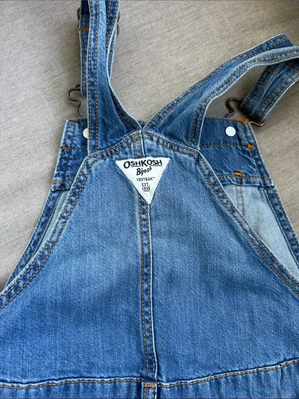 OshKosh B'gosh Light Blue Denim Short Overalls Vestback retro girls size 8 bibs
